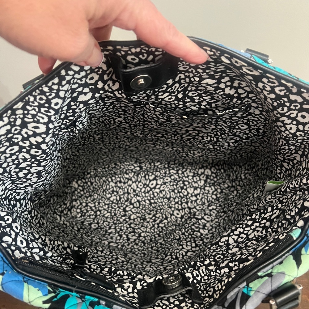 Vera Bradley Cross Town Tote Travel Commute Bag in Trimmed Camofloral Leaf EUC - Picture 7 of 7